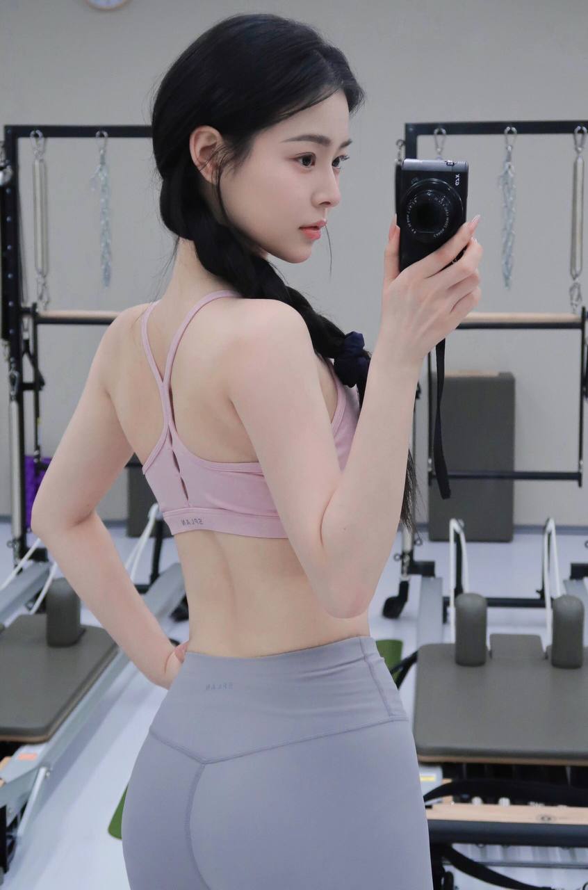 雙人床上做的運動打撲克視頻
